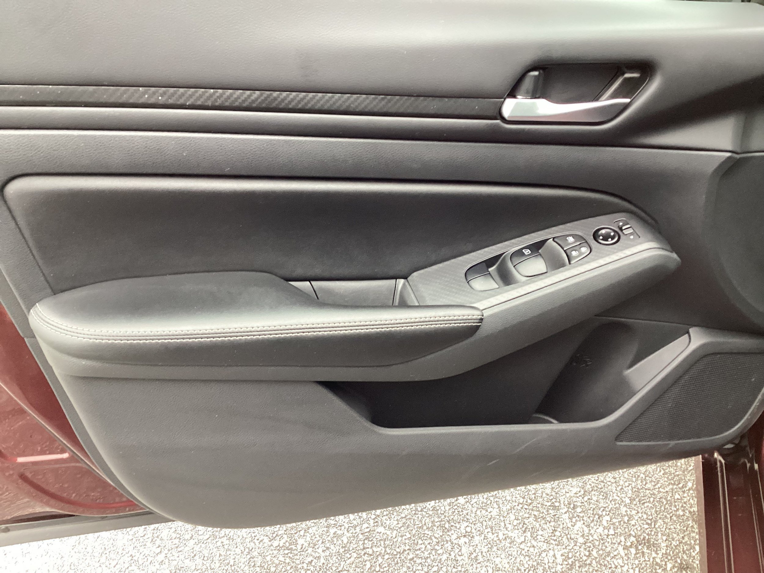 Used 2025 Nissan Altima 2.5 SV FWD image 14