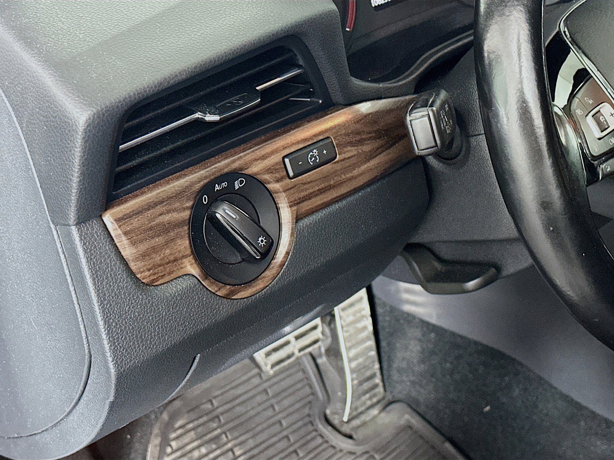 Used 2020 Volkswagen Passat 2.0T SEL image 17