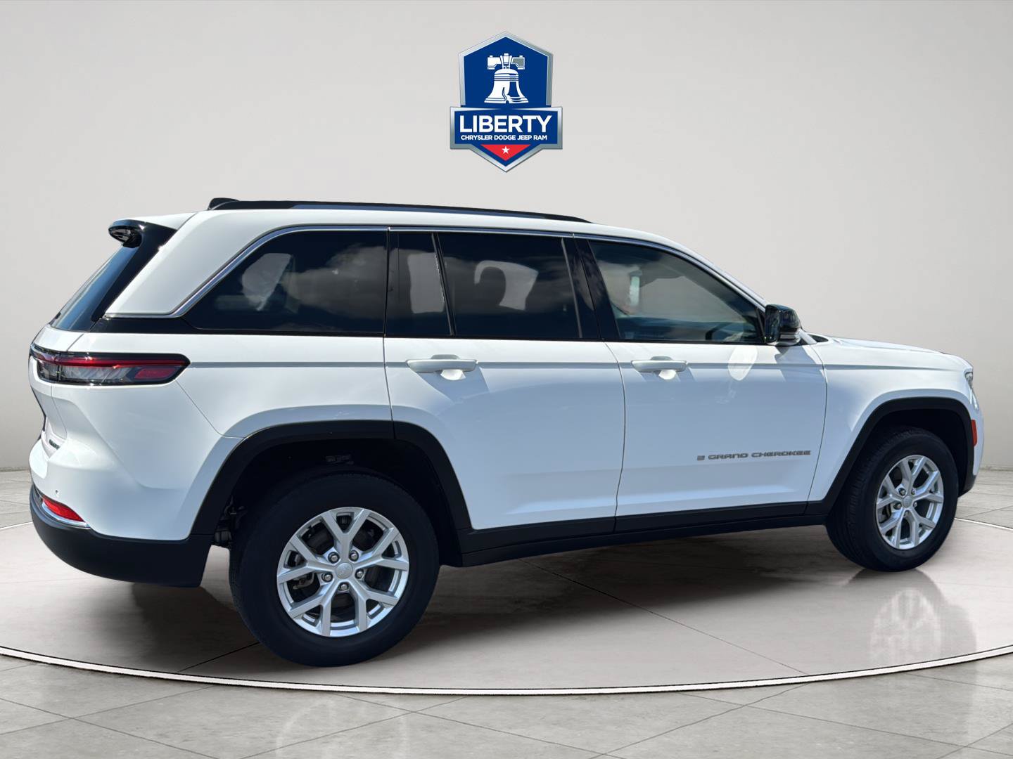 Certified 2023 Jeep Grand Cherokee Limited AWD/4WD image 12