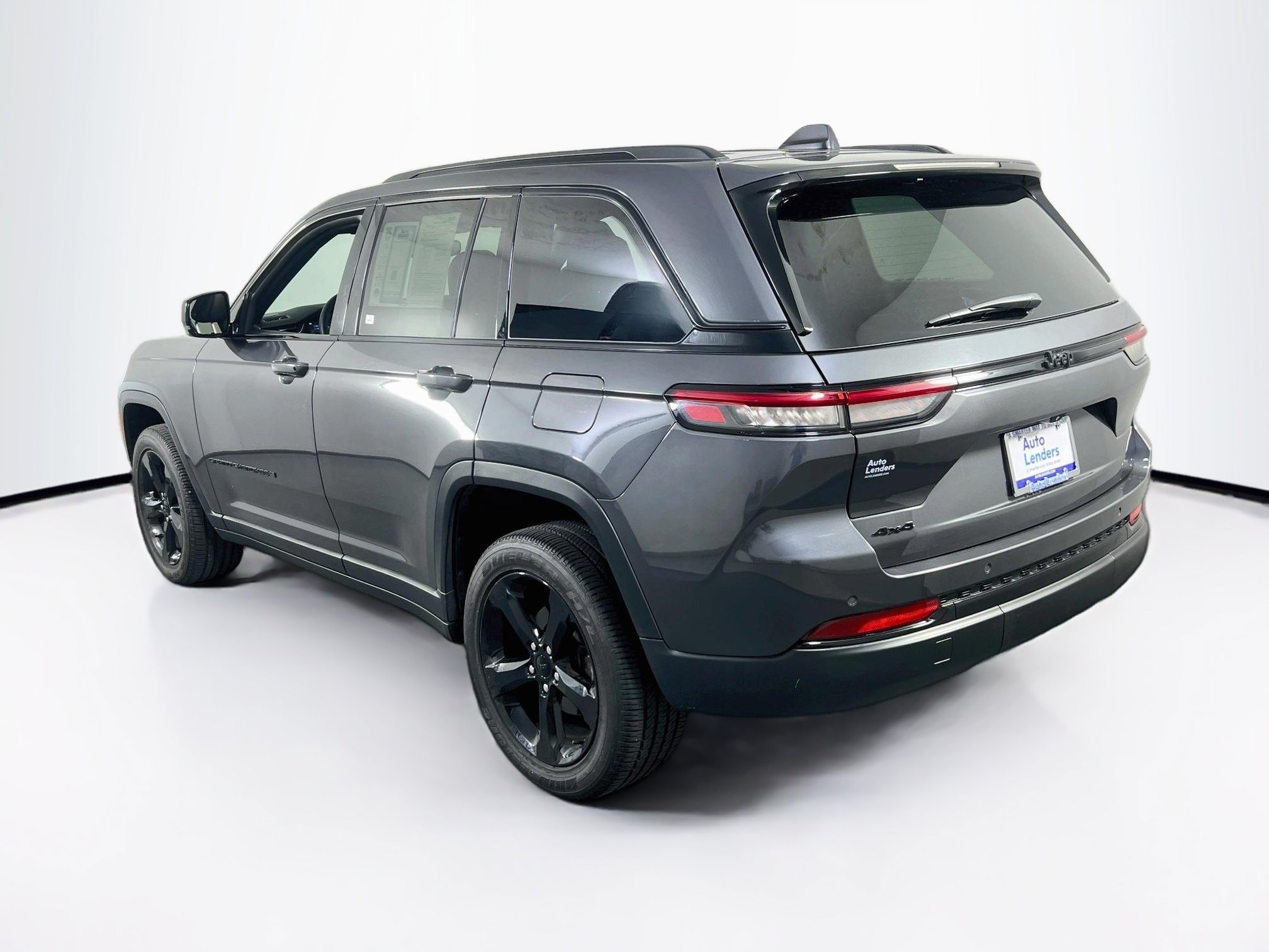 Used 2023 Jeep Grand Cherokee Altitude AWD/4WD image 7
