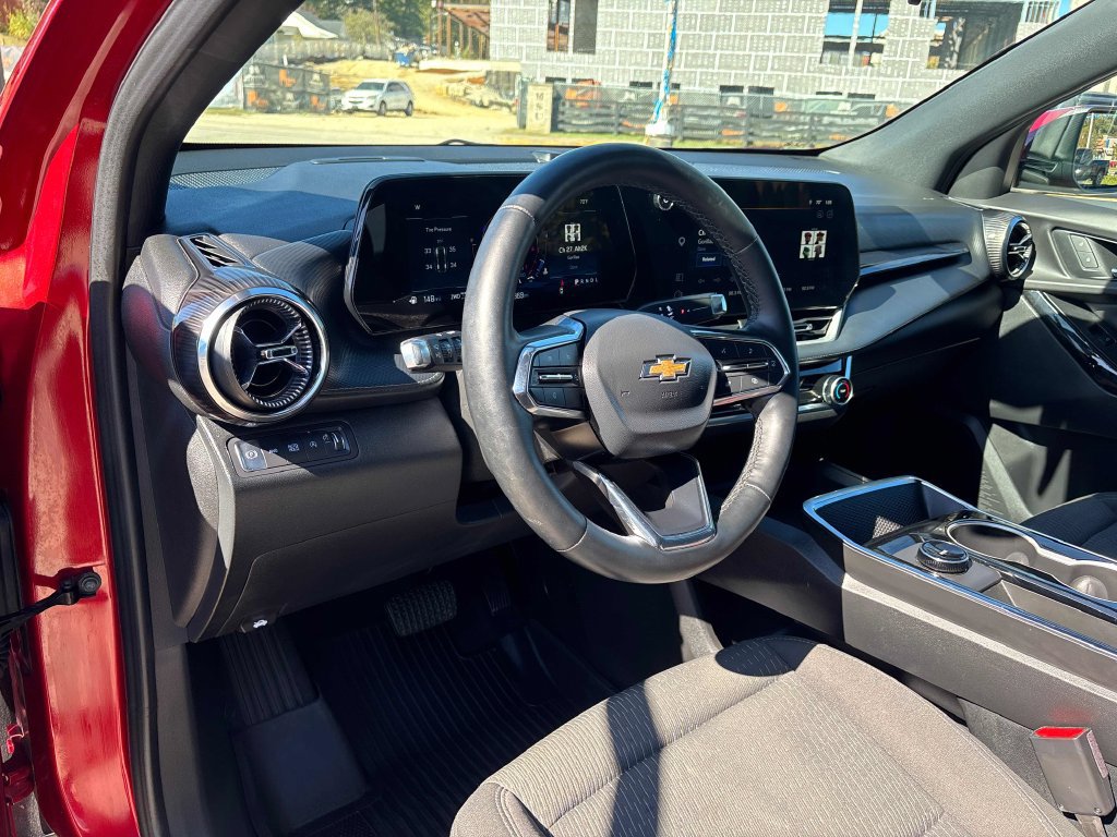 Used 2026 Chevrolet Equinox LT AWD/4WD image 11