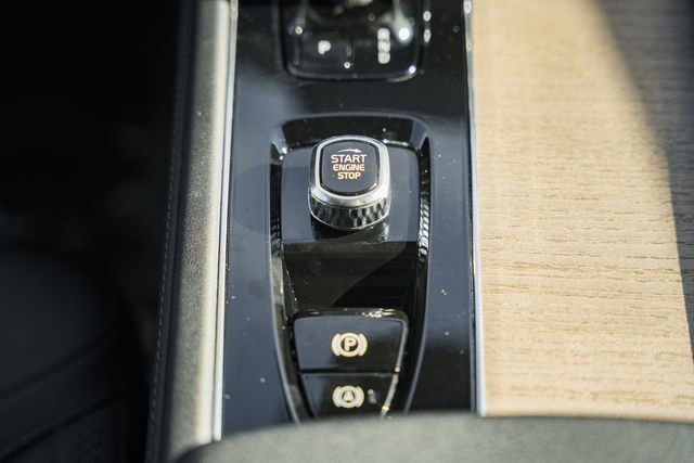 Used 2025 Volvo XC90 B6 Plus image 25