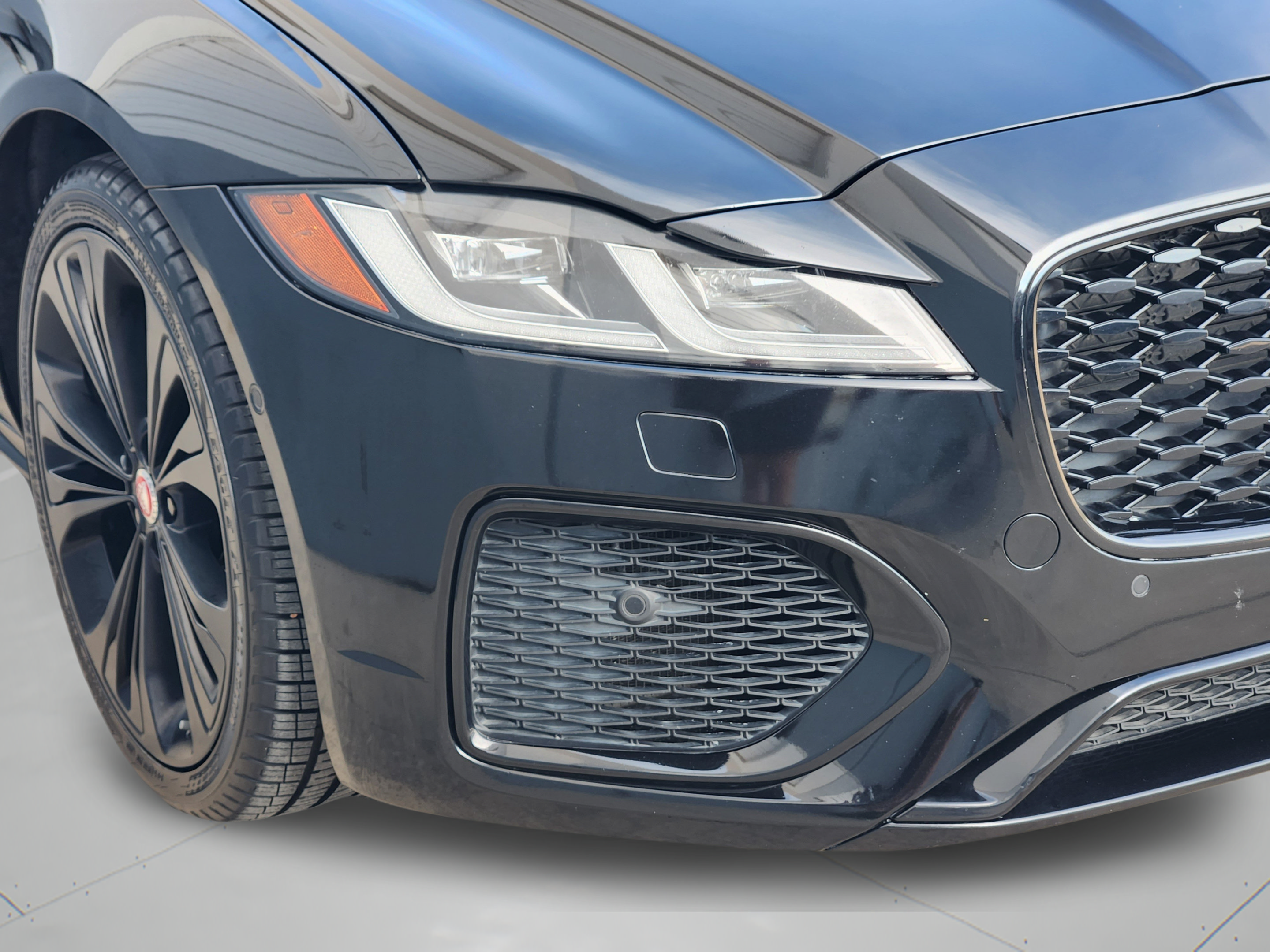 Used 2021 Jaguar XF R-Dynamic SE AWD/4WD image 7