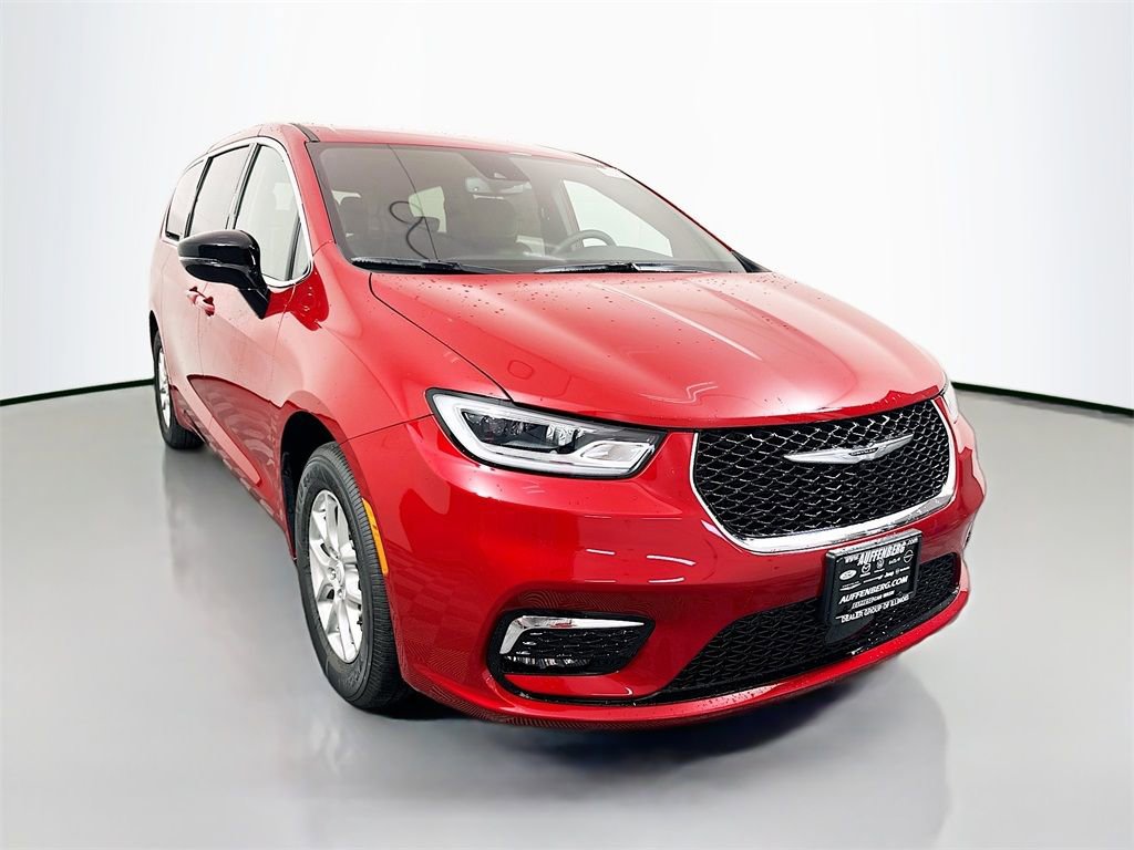 New 2026 Chrysler Pacifica Select image 1