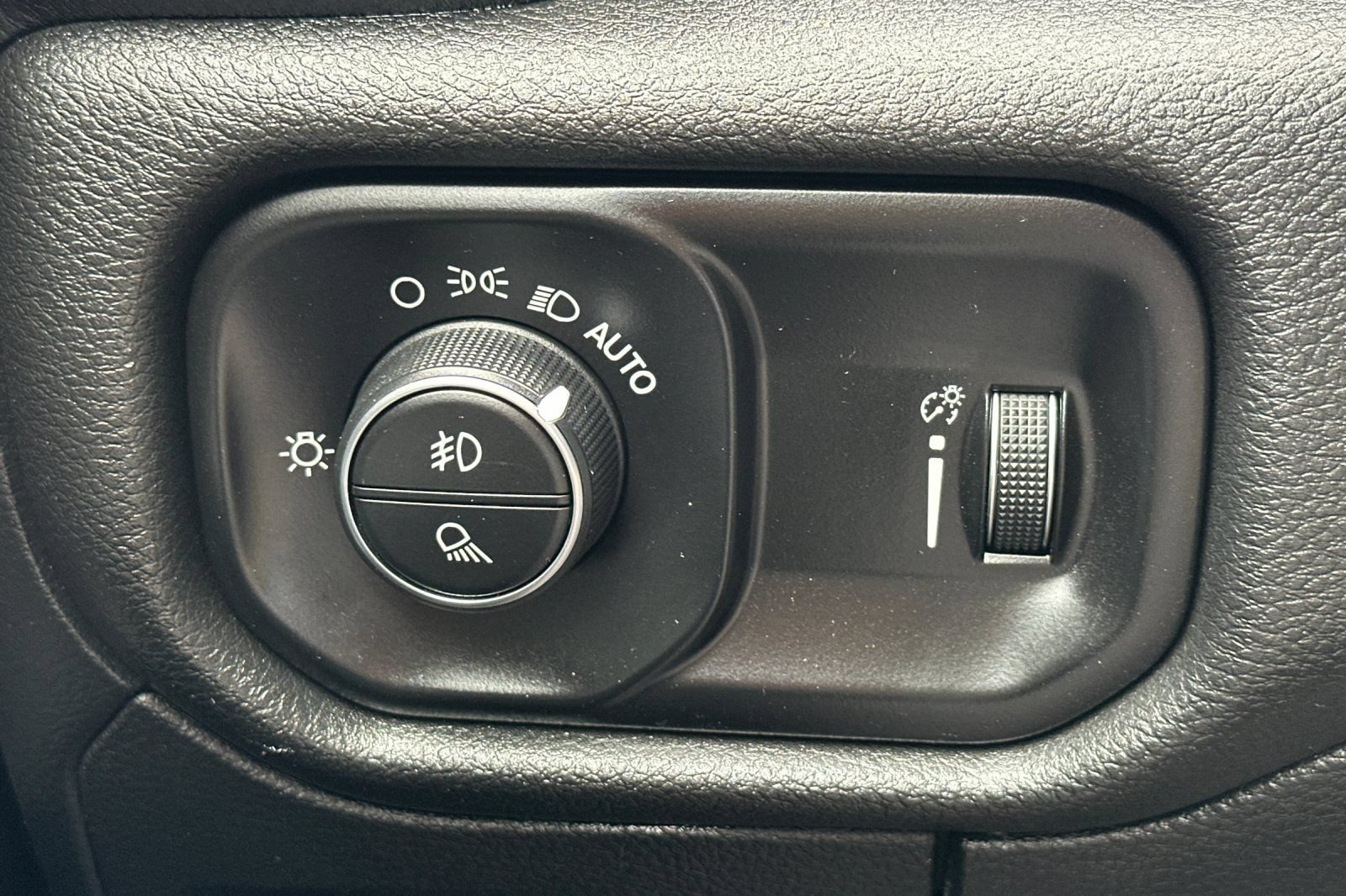 Used 2021 RAM 1500 Big Horn RWD image 34