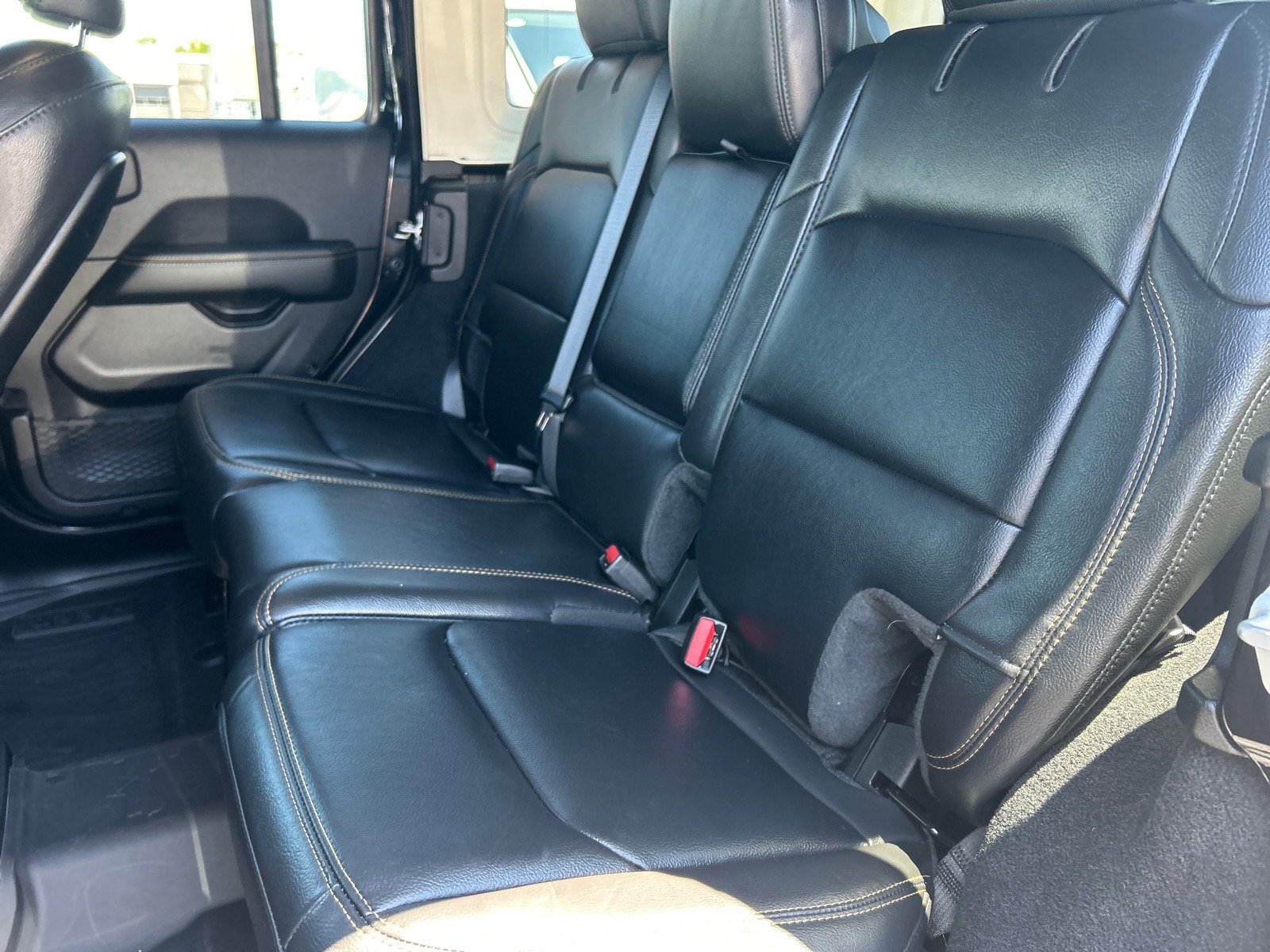 Used 2025 Jeep Wrangler Unlimited Sahara AWD/4WD image 11