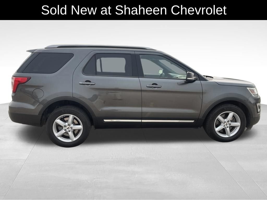 Used 2017 Ford Explorer XLT w/ Equipment Group 202A AWD/4WD image 8