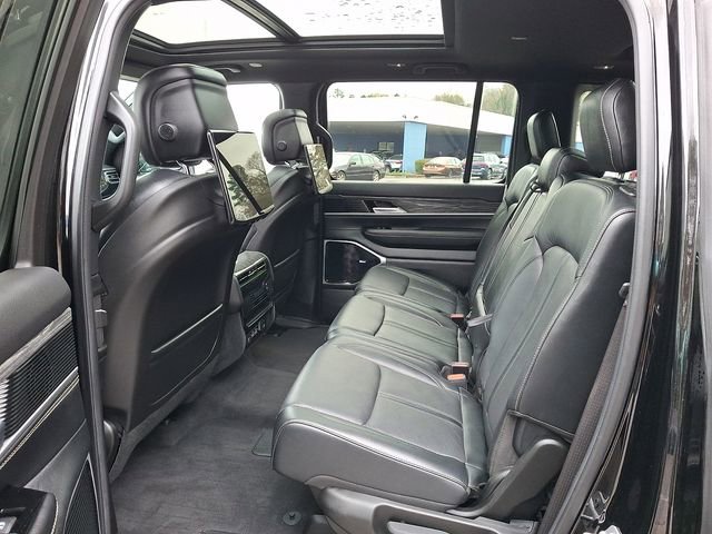 Used 2022 Jeep Wagoneer Series III w/ Premium Group I image 13