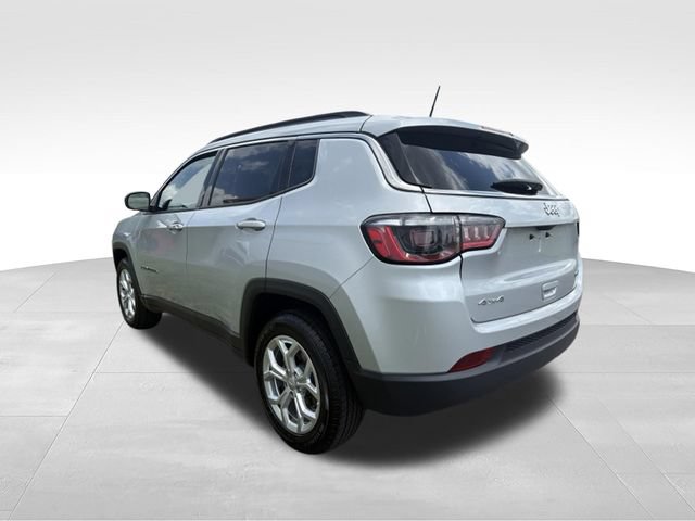Used 2024 Jeep Compass Latitude AWD/4WD image 2