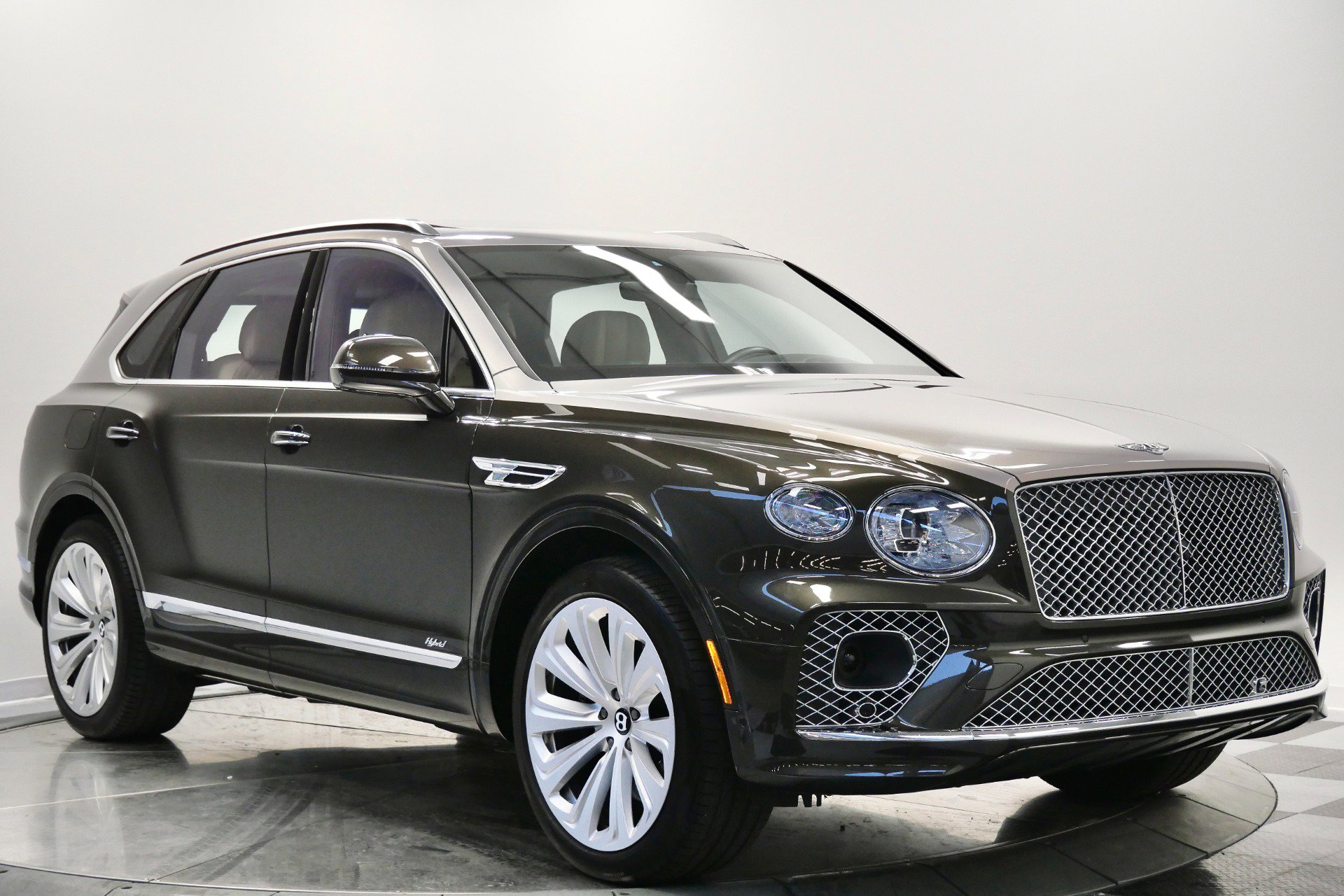 Used 2021 Bentley Bentayga Plug-In Hybrid image 3