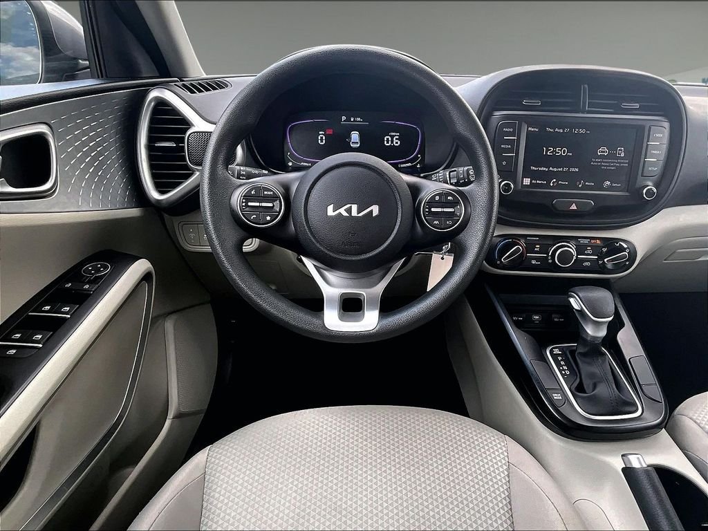Used 2025 Kia Soul LX w/ LX Technology Package FWD image 17