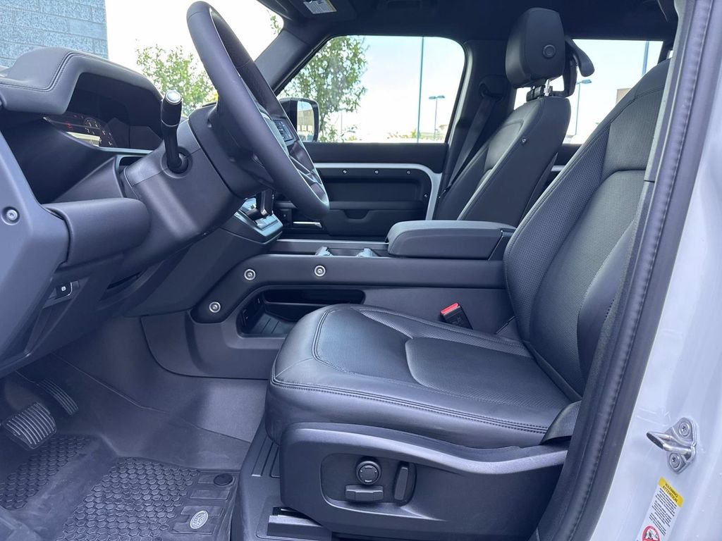 Certified 2025 Land Rover Defender 110 X-Dynamic SE AWD/4WD image 19