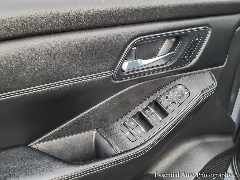 Used 2025 Nissan Rogue SL w/ Tech Package image 13