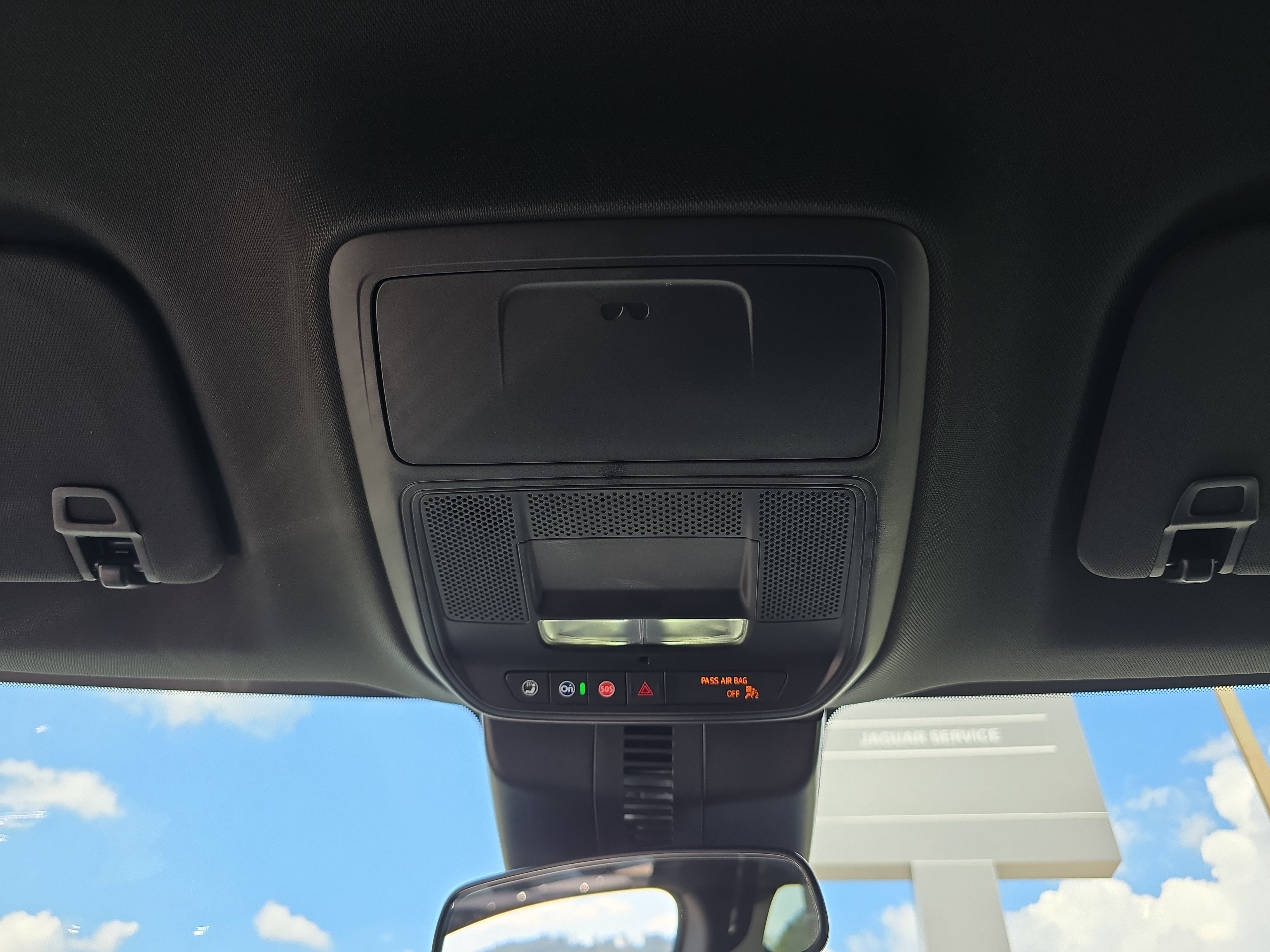 Used 2025 Chevrolet Traverse LT FWD image 25
