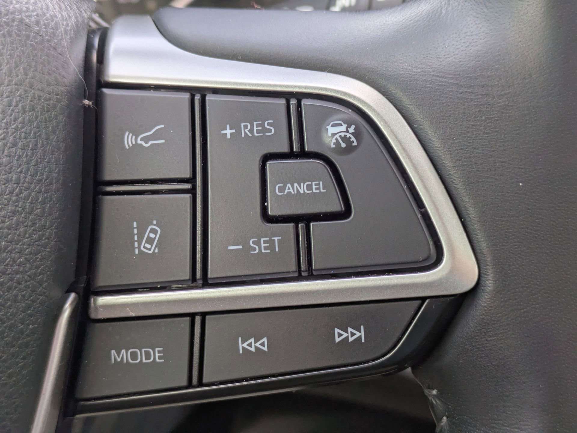 Used 2022 Toyota Highlander XLE image 32