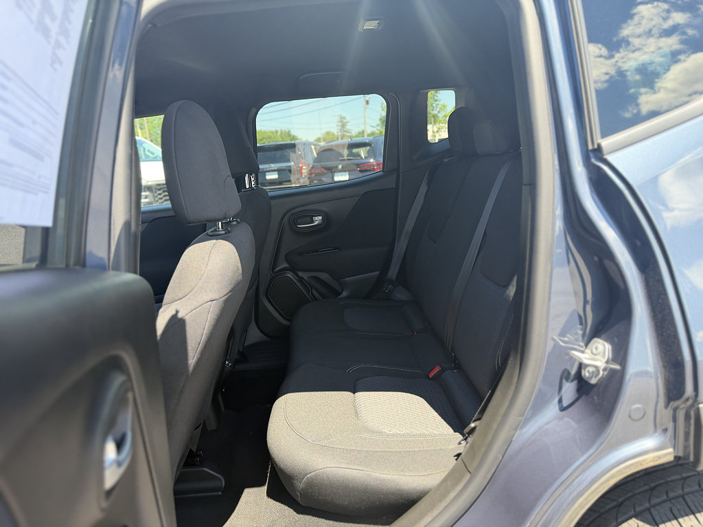 Used 2021 Jeep Renegade Latitude AWD/4WD image 12