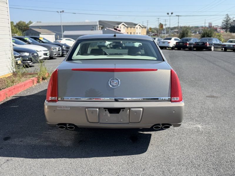 Used 2006 Cadillac DTS w/ Trunk Convenience Package FWD image 6