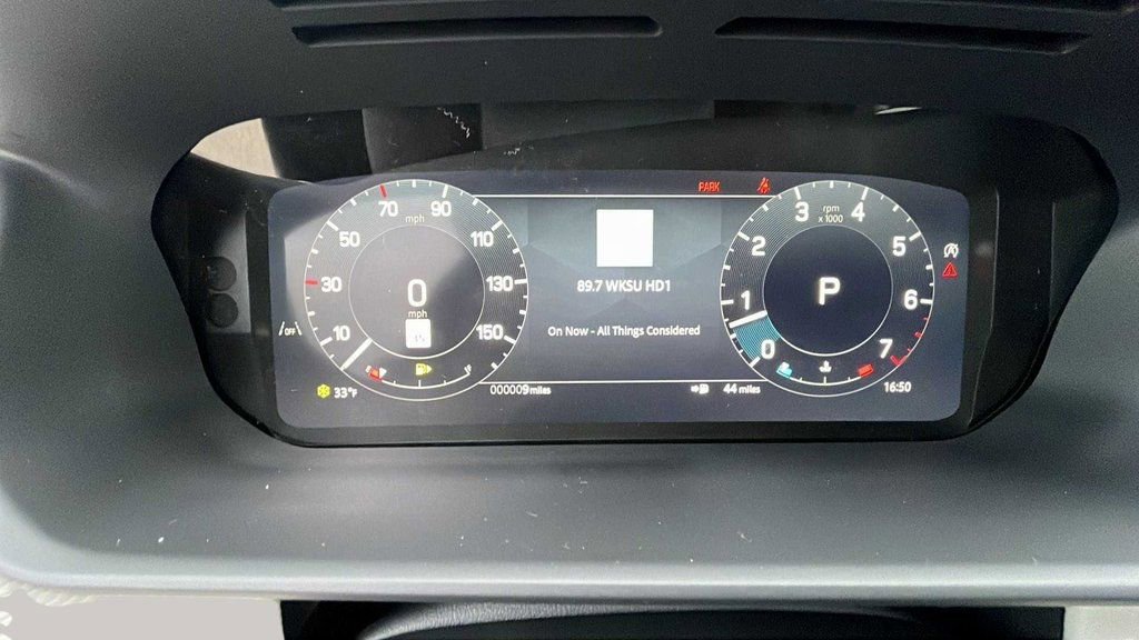 Used 2024 Land Rover Discovery Dynamic SE image 18