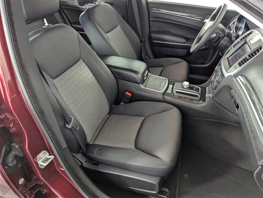 Used 2022 Chrysler 300 Touring image 34