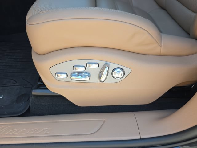 Used 2023 Porsche Macan Turbo AWD/4WD image 12
