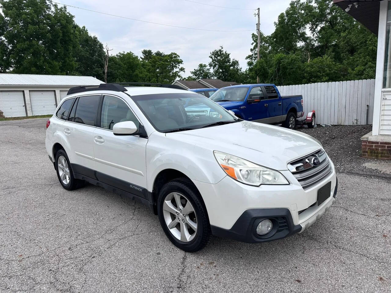 Used 2013 Subaru Outback 2.5i Limited AWD/4WD image 3