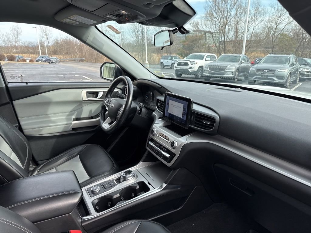 Used 2022 Ford Explorer XLT w/ Equipment Group 202A image 31