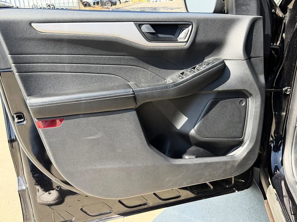 Used 2022 Ford Escape SE w/ SE Sport Appearance Package FWD image 18