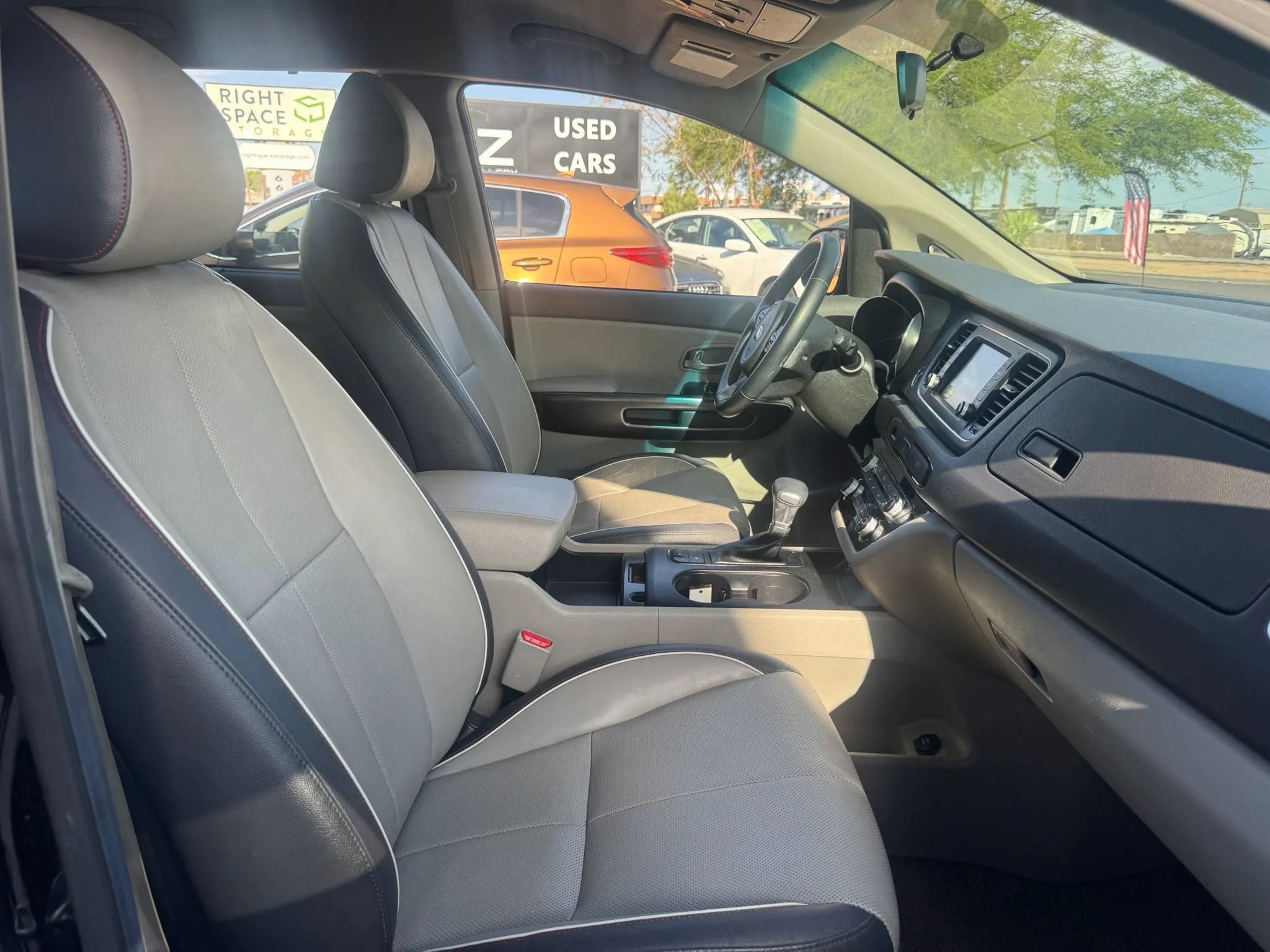 Used 2017 Kia Sedona LX w/ LX Essentials Premium Package FWD image 33