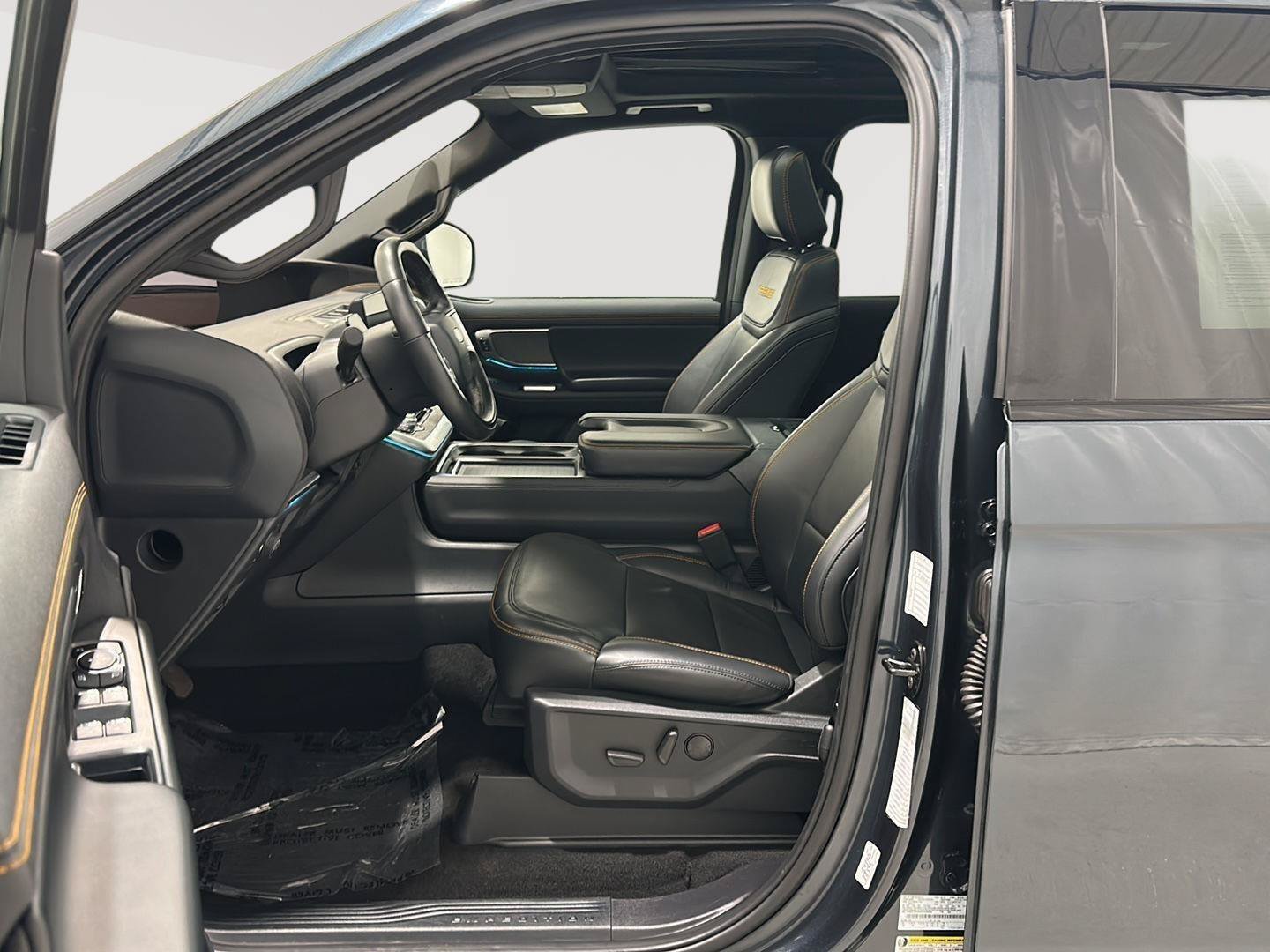 Used 2025 Ford Expedition Tremor AWD/4WD image 19