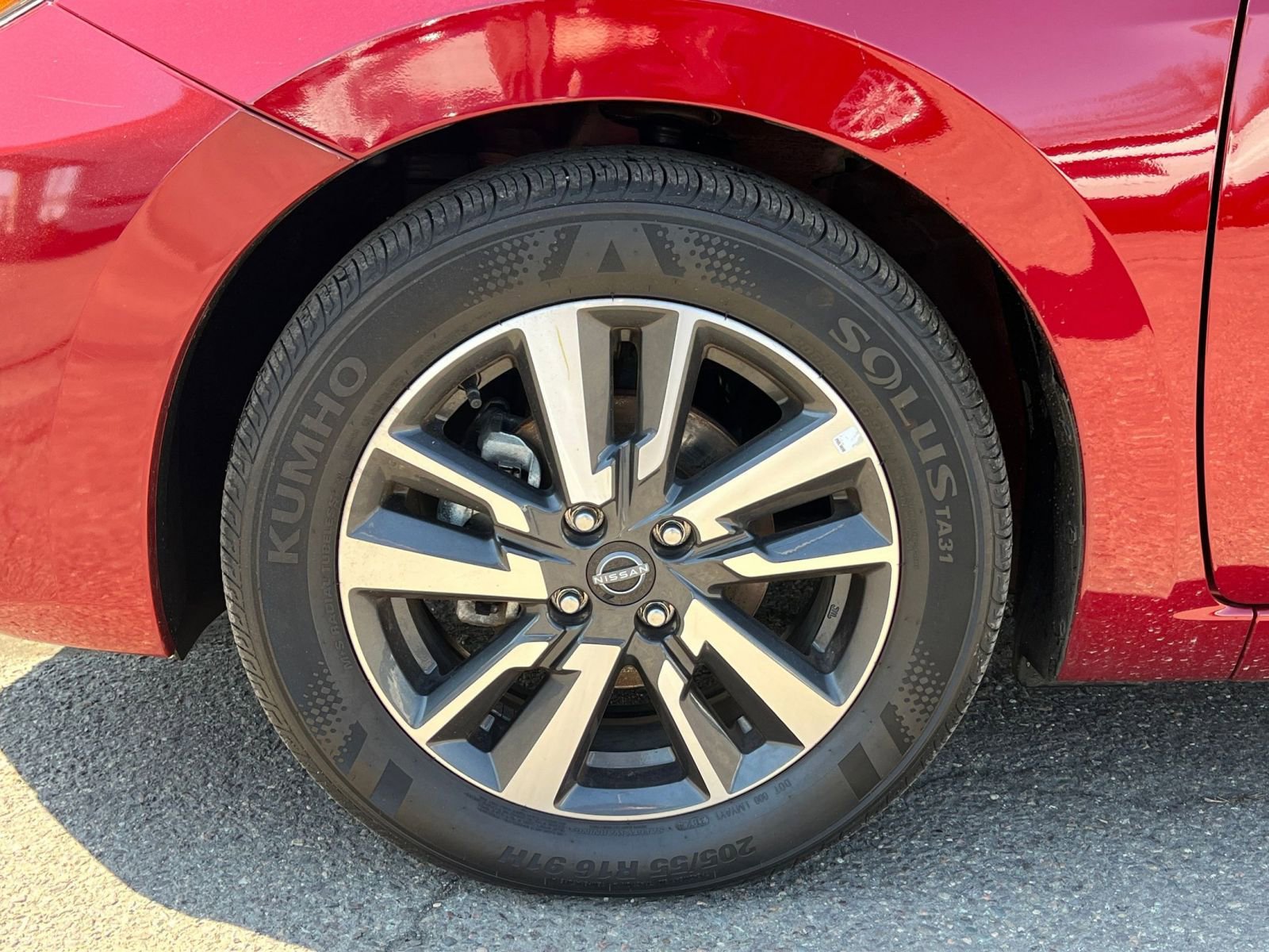 Used 2025 Nissan Versa SV image 25