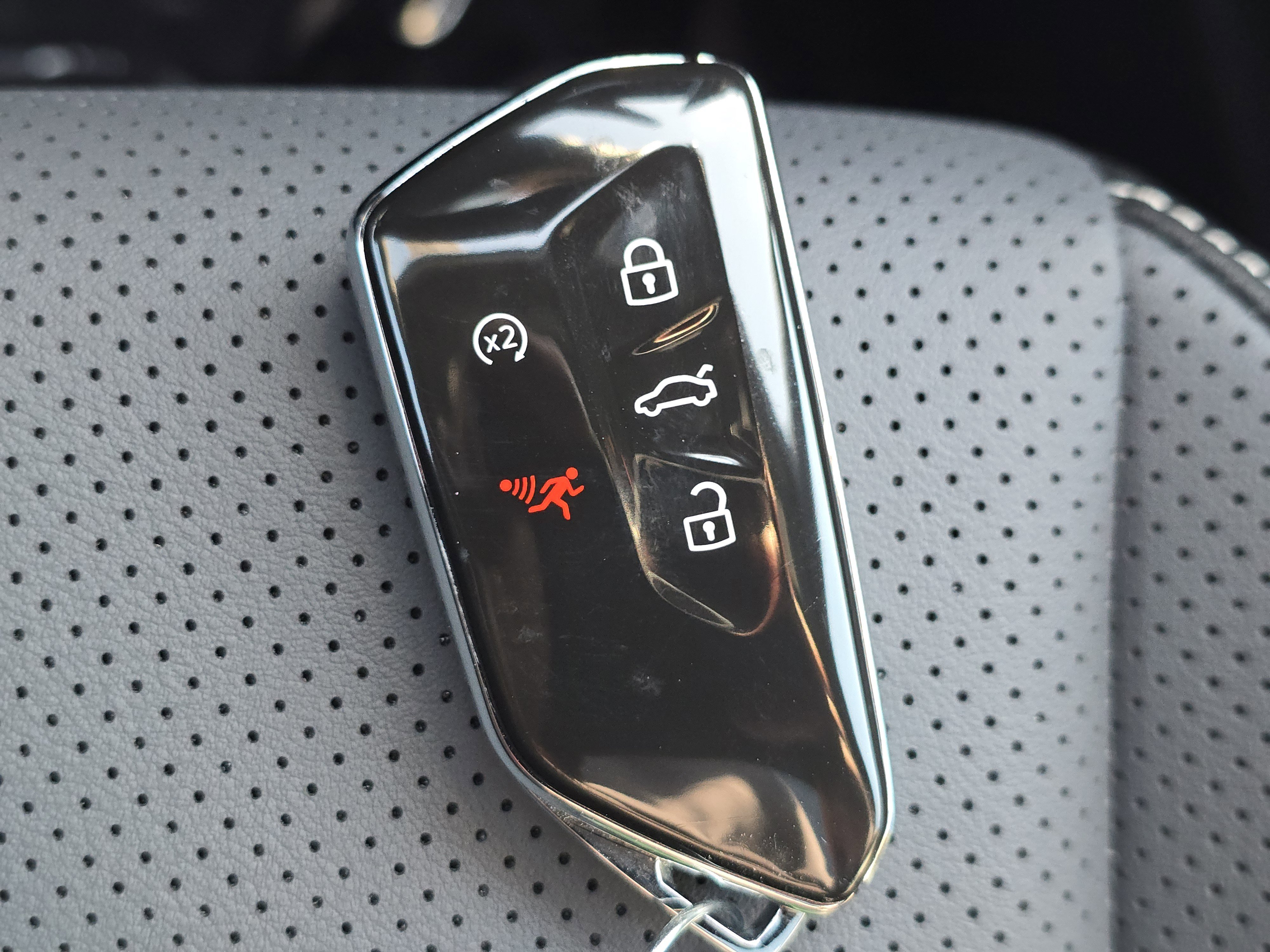 New 2026 Volkswagen Tiguan SE R-Line image 27