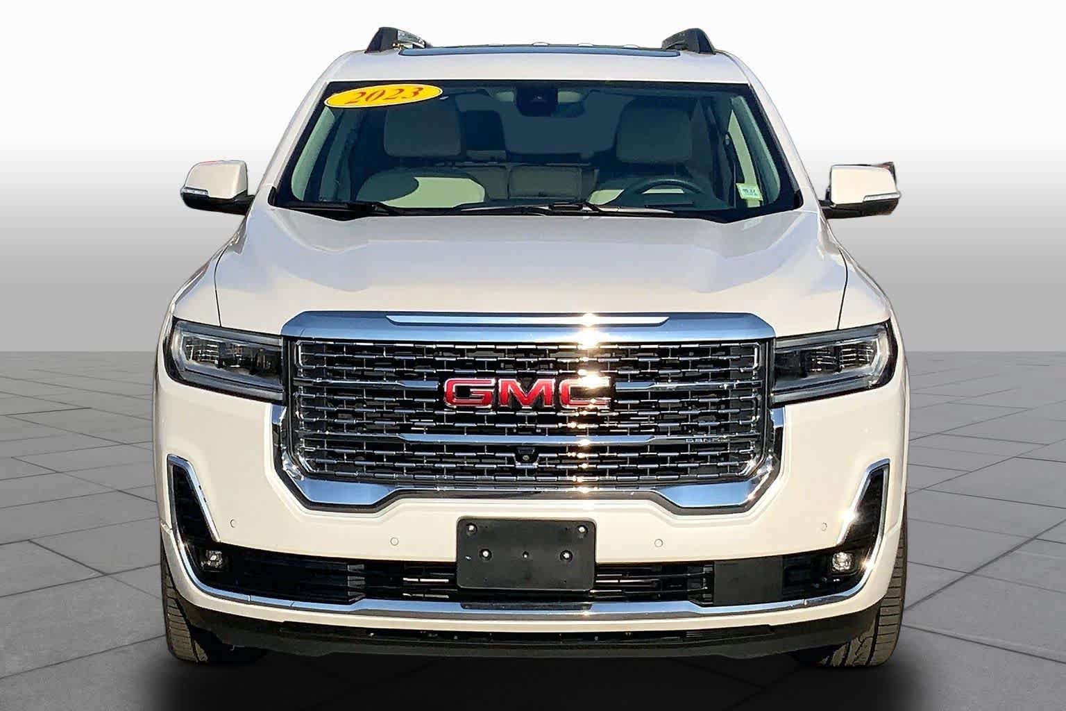 Used 2023 GMC Acadia Denali w/ Denali Ultimate Package AWD/4WD image 4