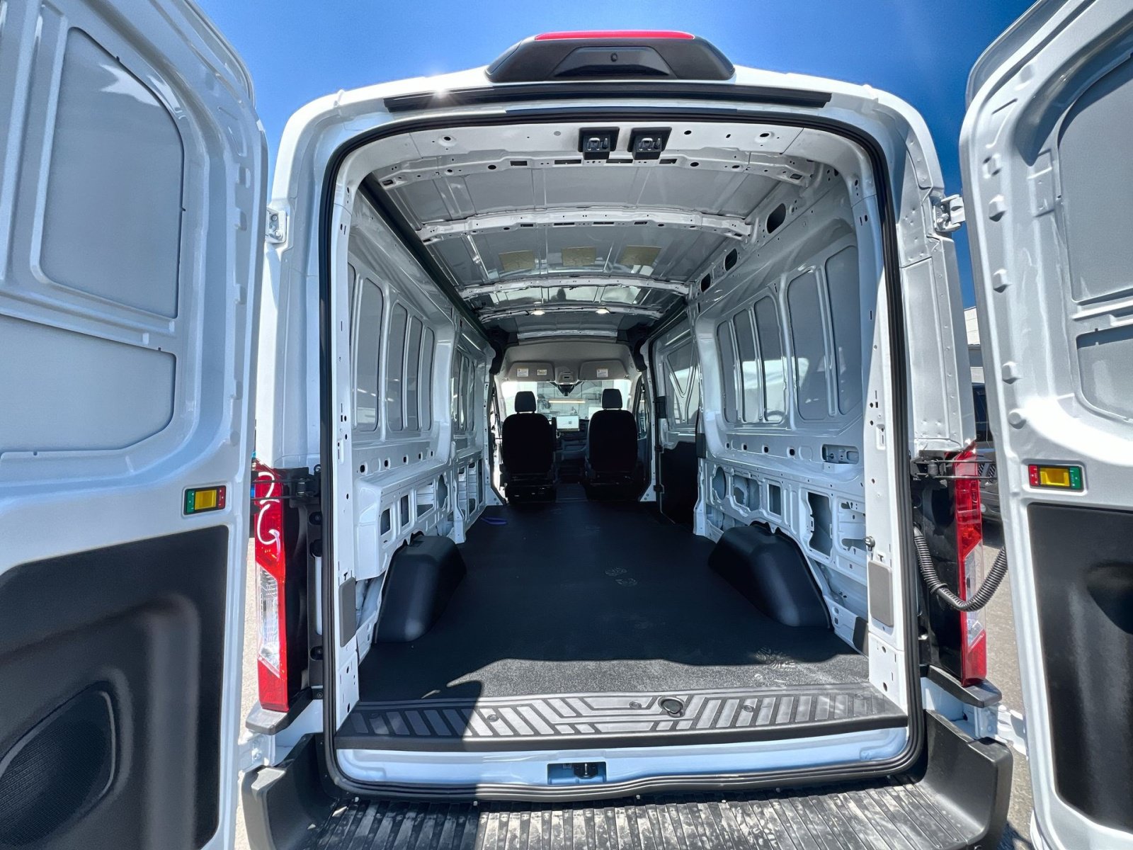 New 2026 Ford Transit 250 148 Medium Roof RWD image 31