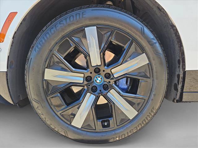 Used 2024 BMW iX xDrive50 w/ Sport Package AWD/4WD image 23