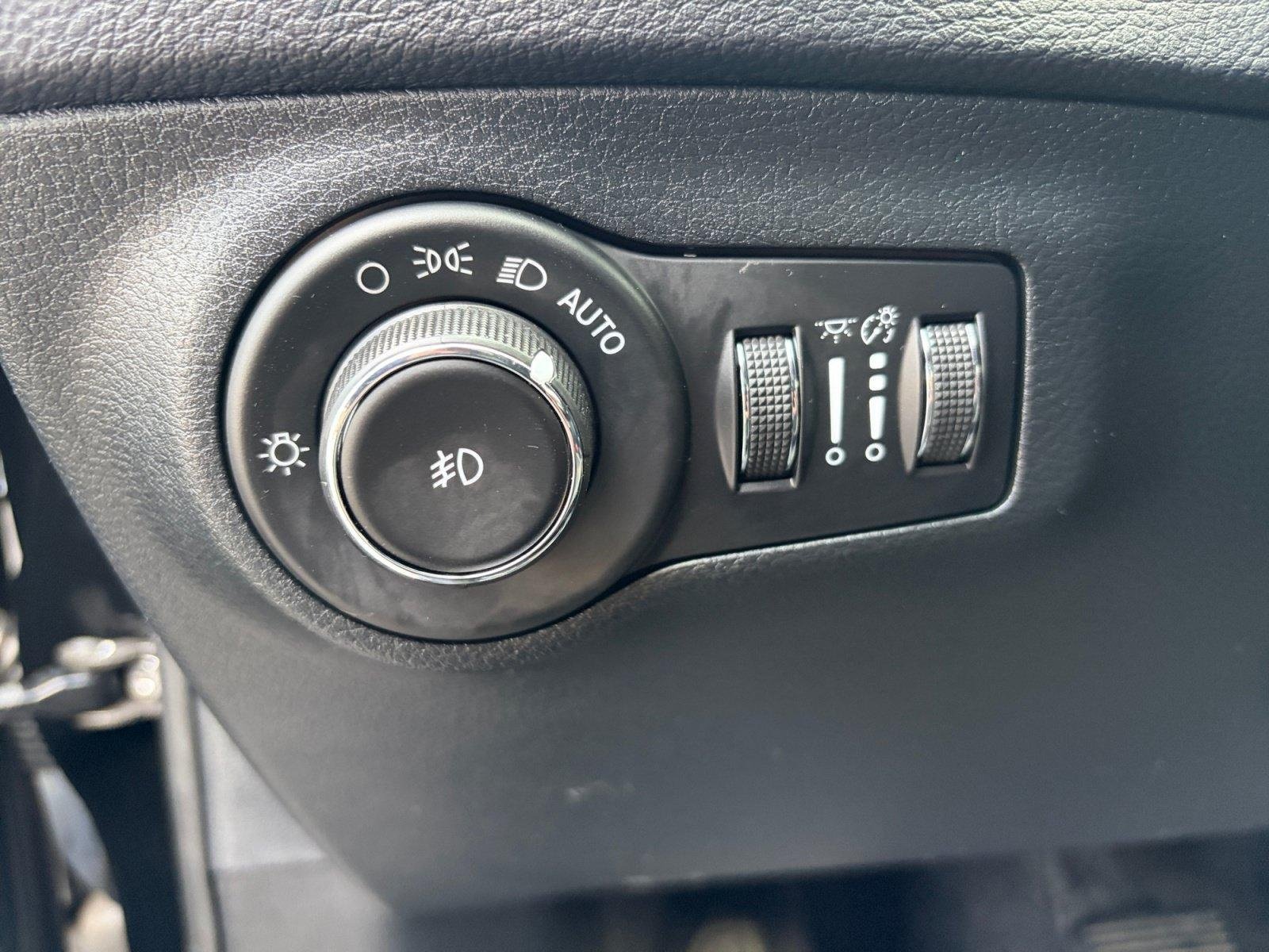 Used 2018 Jeep Compass Limited AWD/4WD image 28
