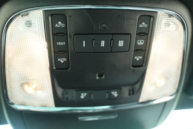 Used 2023 Chrysler 300 C RWD image 37
