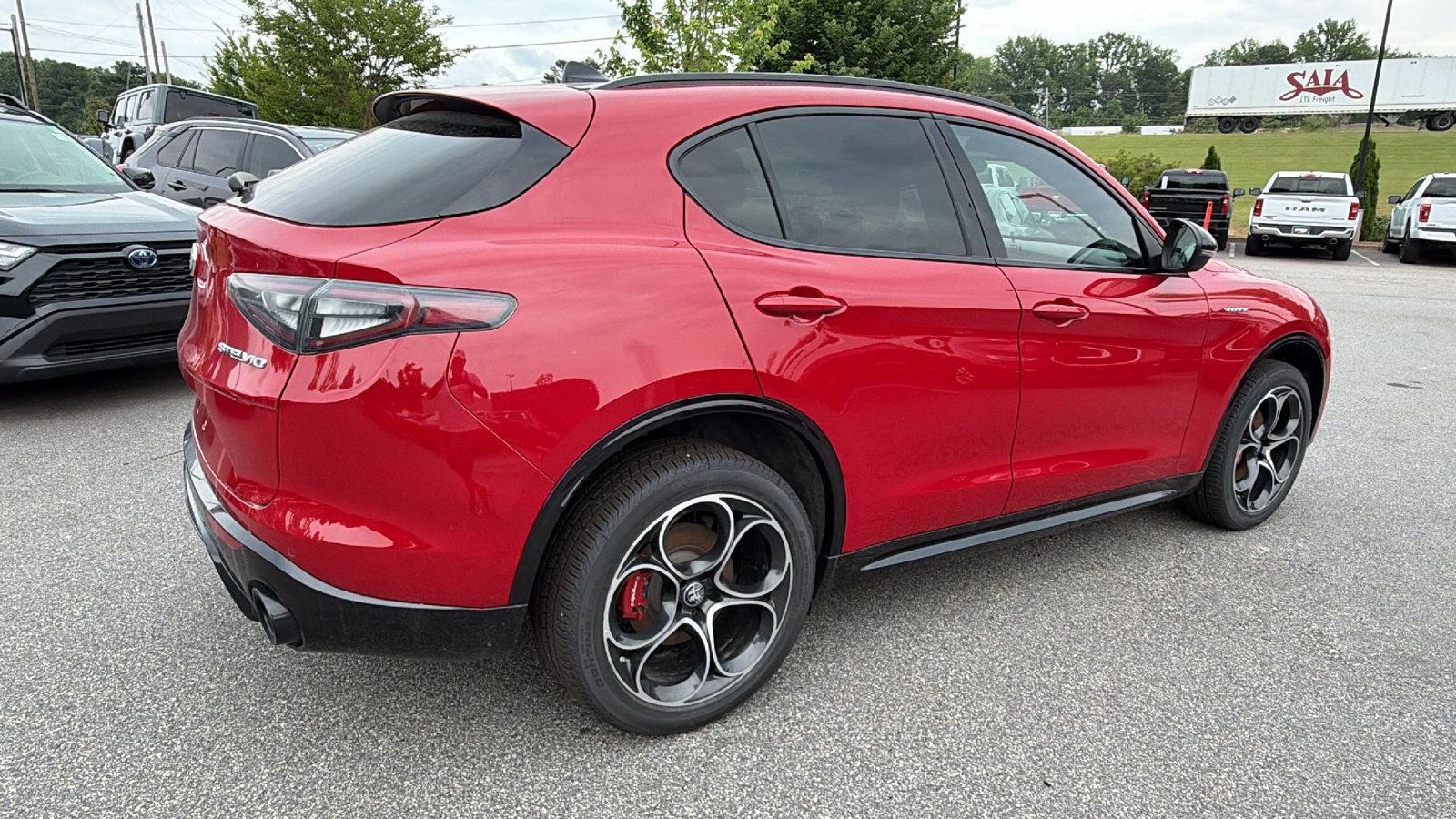 Used 2024 Alfa Romeo Stelvio Veloce AWD/4WD image 8