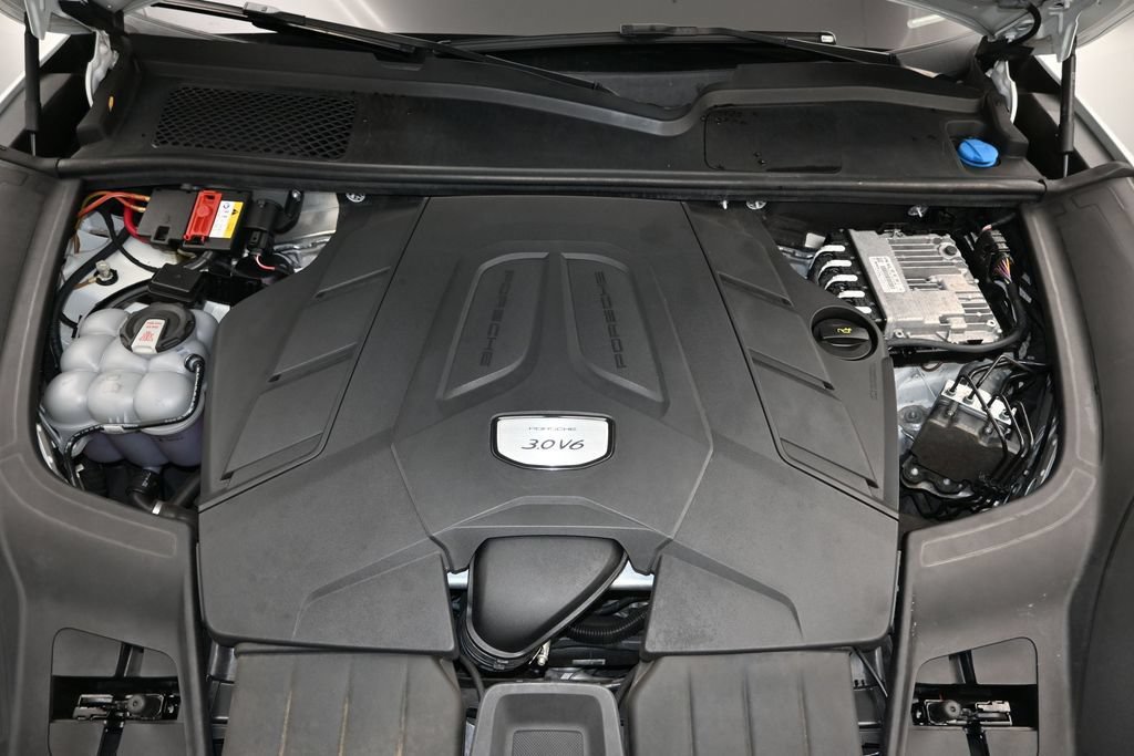 Used 2022 Porsche Cayenne AWD/4WD image 32
