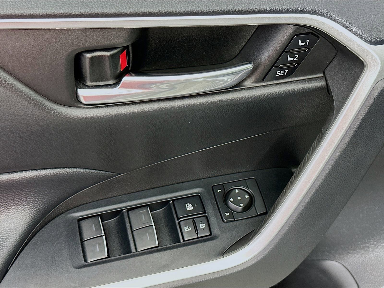 Certified 2022 Toyota RAV4 XLE Premium AWD/4WD image 18