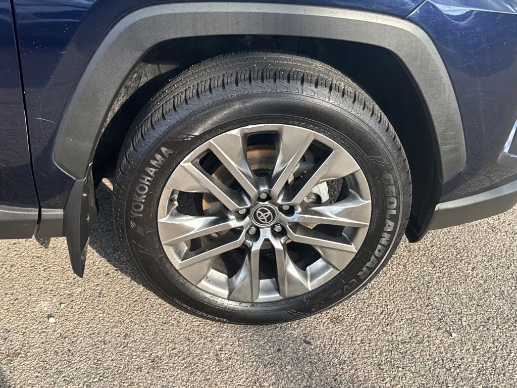 Used 2021 Toyota RAV4 XLE Premium image 39