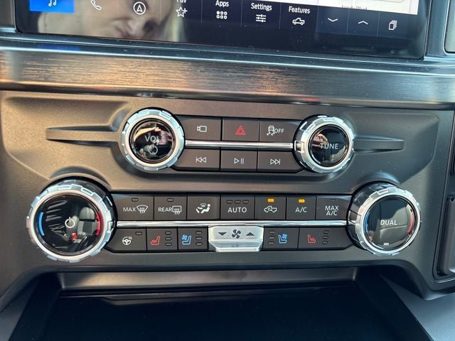 New 2026 Ford F250 Lariat w/ Black Appearance Package AWD/4WD image 22