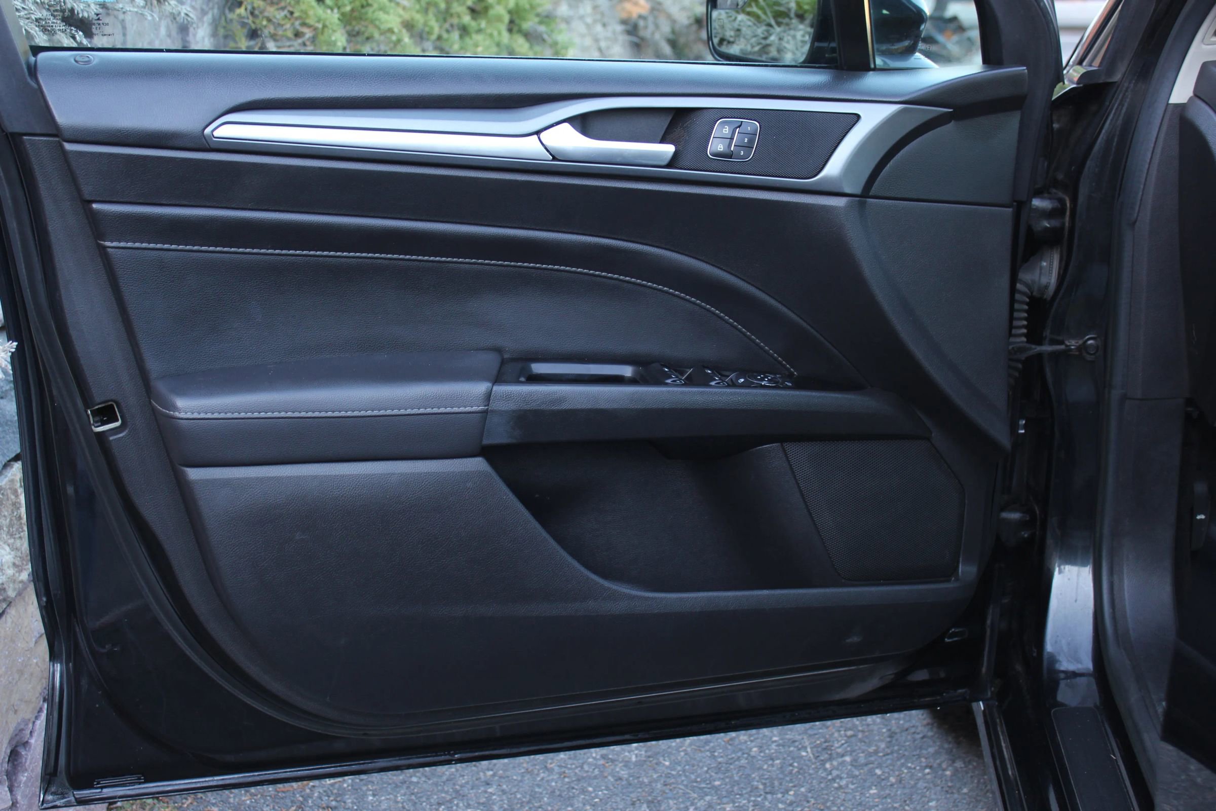 Used 2014 Ford Fusion Titanium image 12