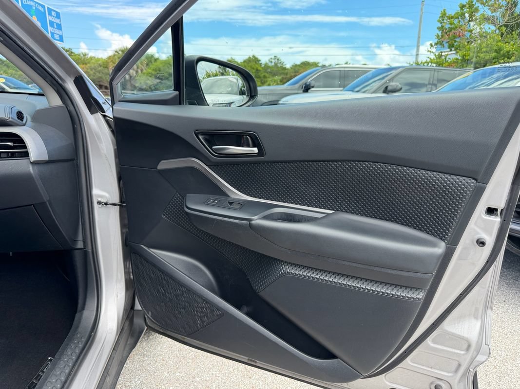 Used 2020 Toyota C-HR LE FWD image 13