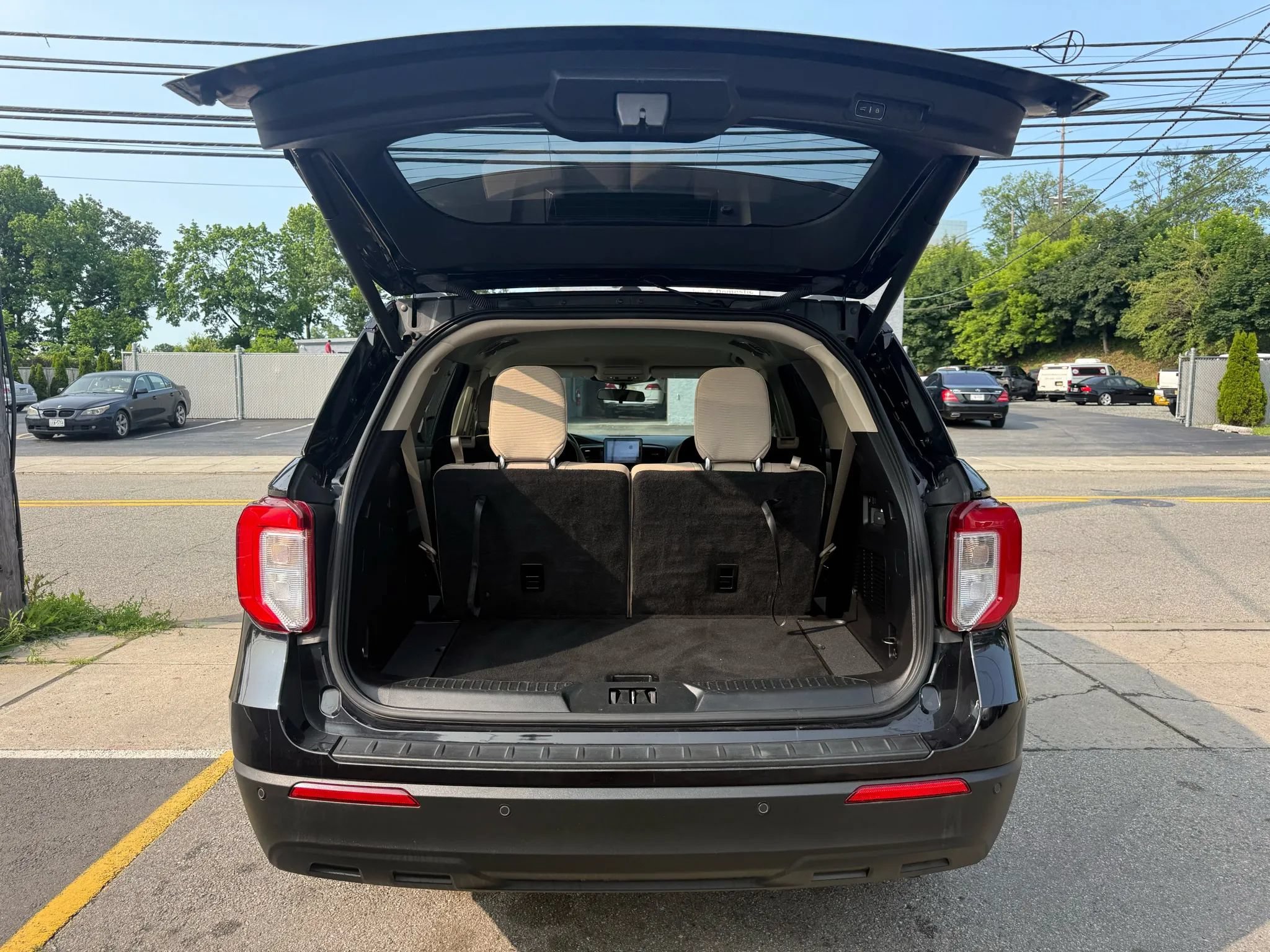 Used 2021 Ford Explorer XLT AWD/4WD image 29