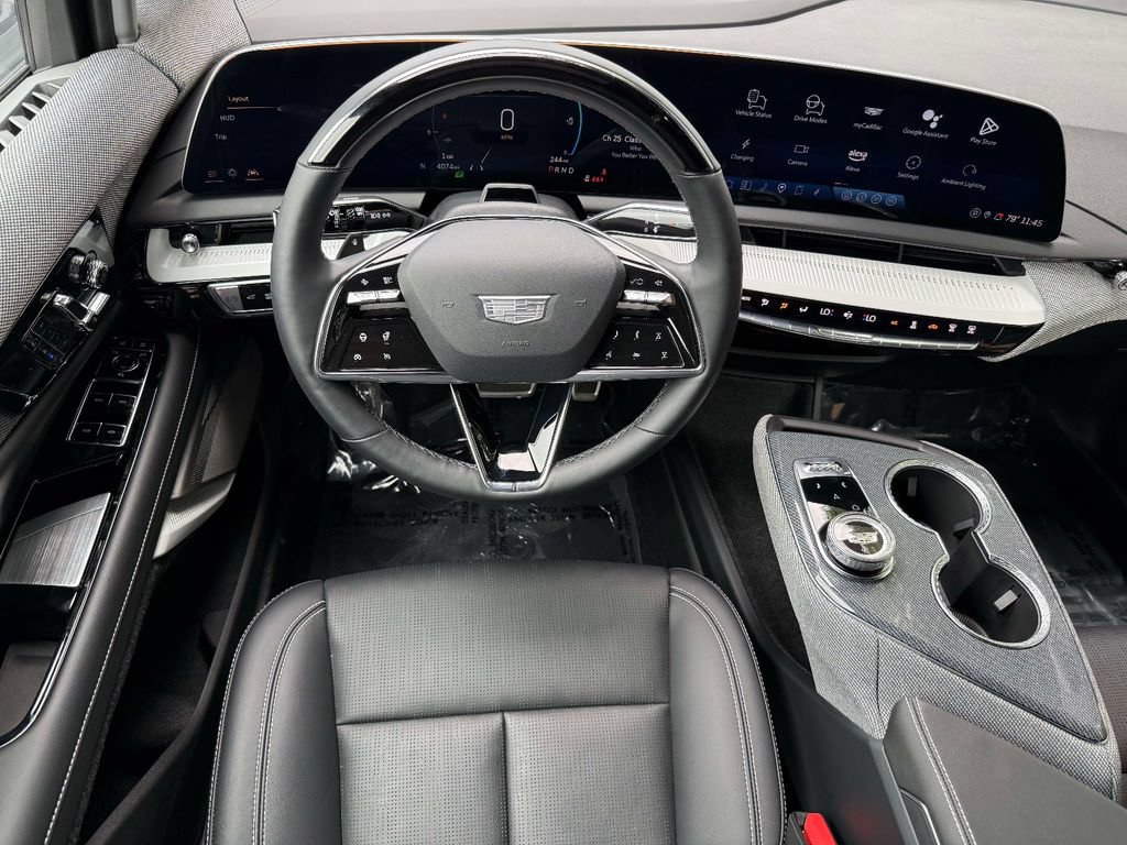 Used 2025 Cadillac Optiq Sport 2 w/ LPO, Floor Liner Package AWD/4WD image 4