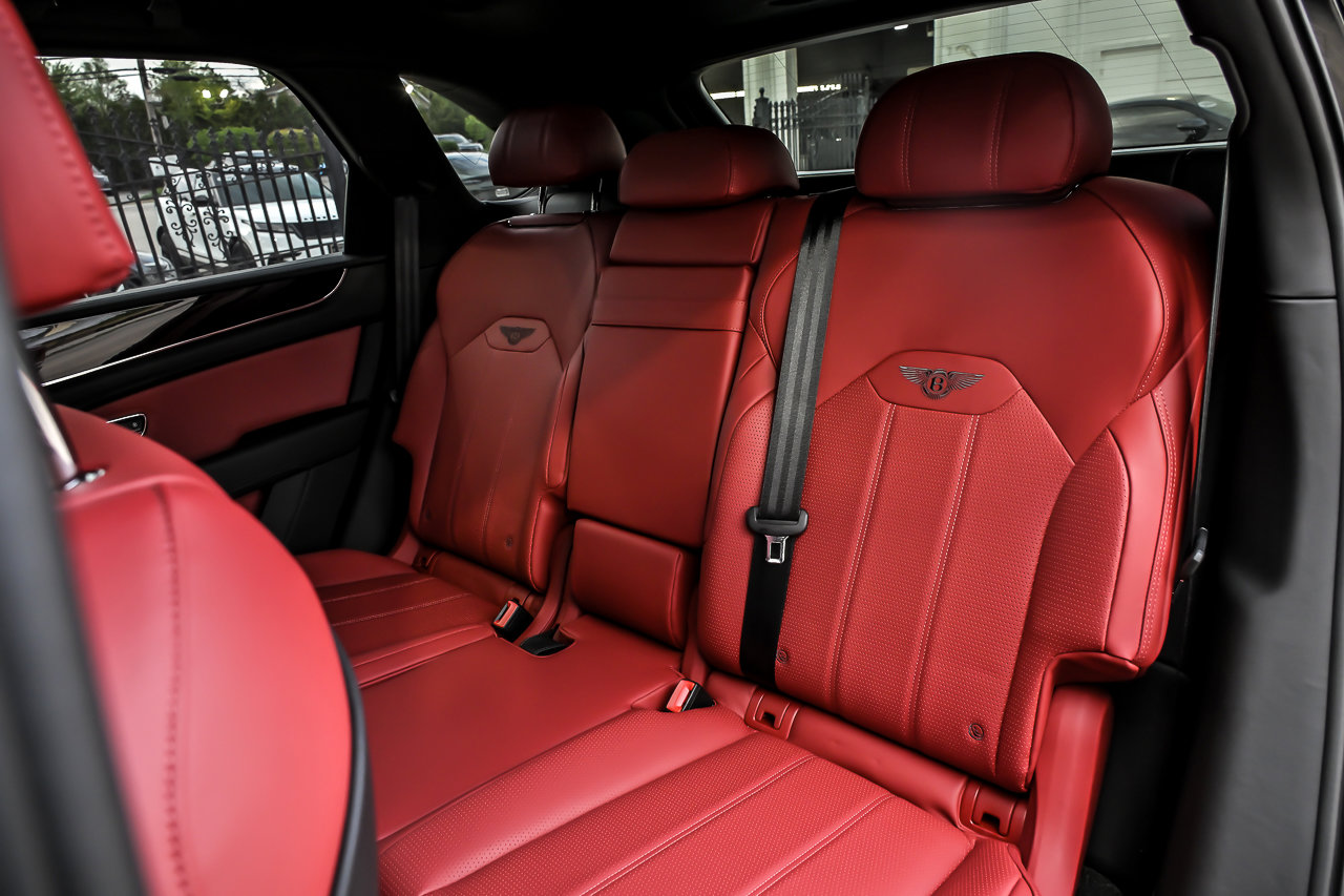 Used 2022 Bentley Bentayga AWD/4WD image 32