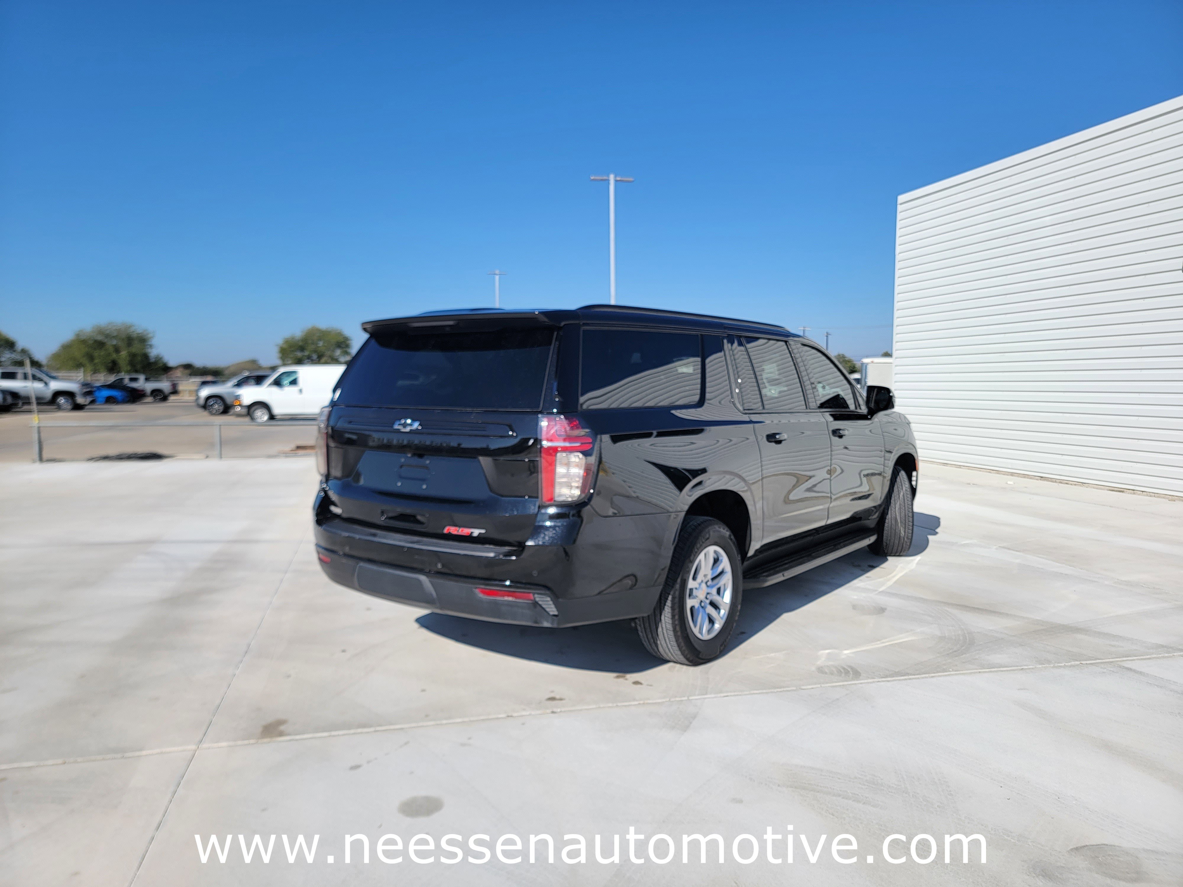 Used 2023 Chevrolet Suburban RST w/ Luxury Package image 7