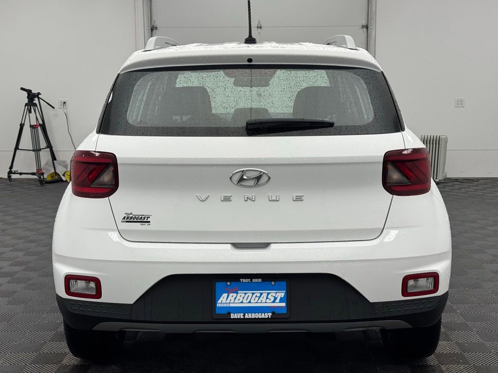 Used 2025 Hyundai Venue SEL FWD image 8