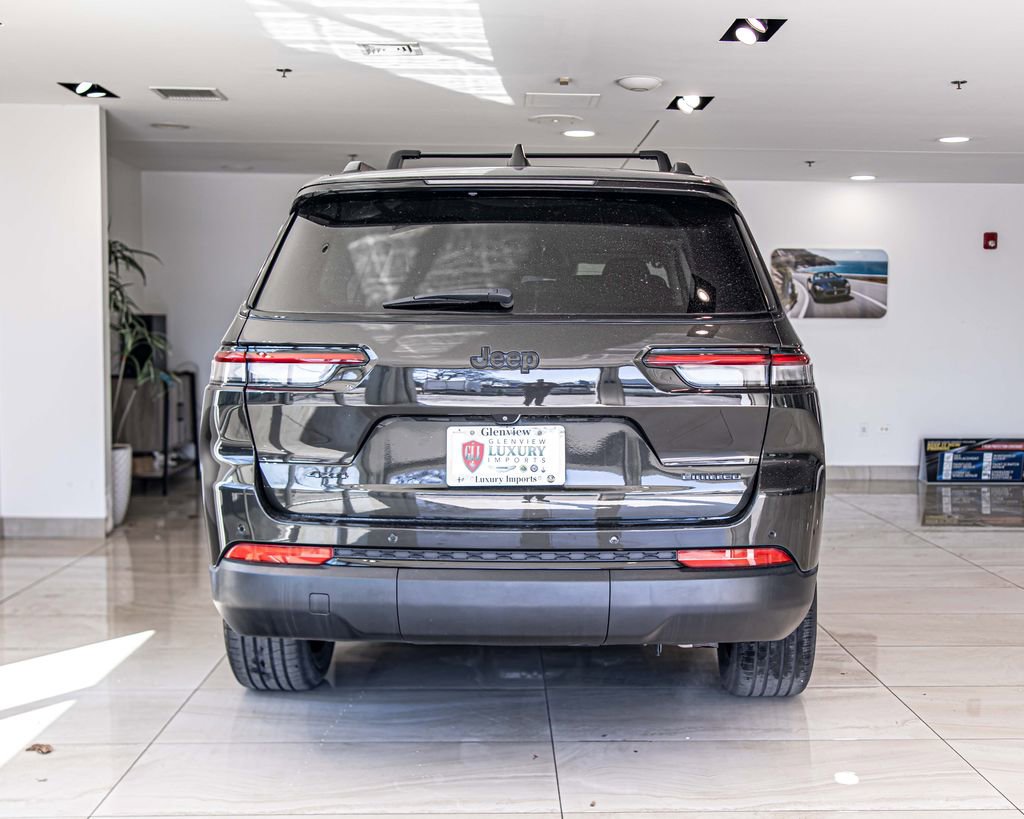 Used 2023 Jeep Grand Cherokee L Limited w/ Black Appearance Package image 15
