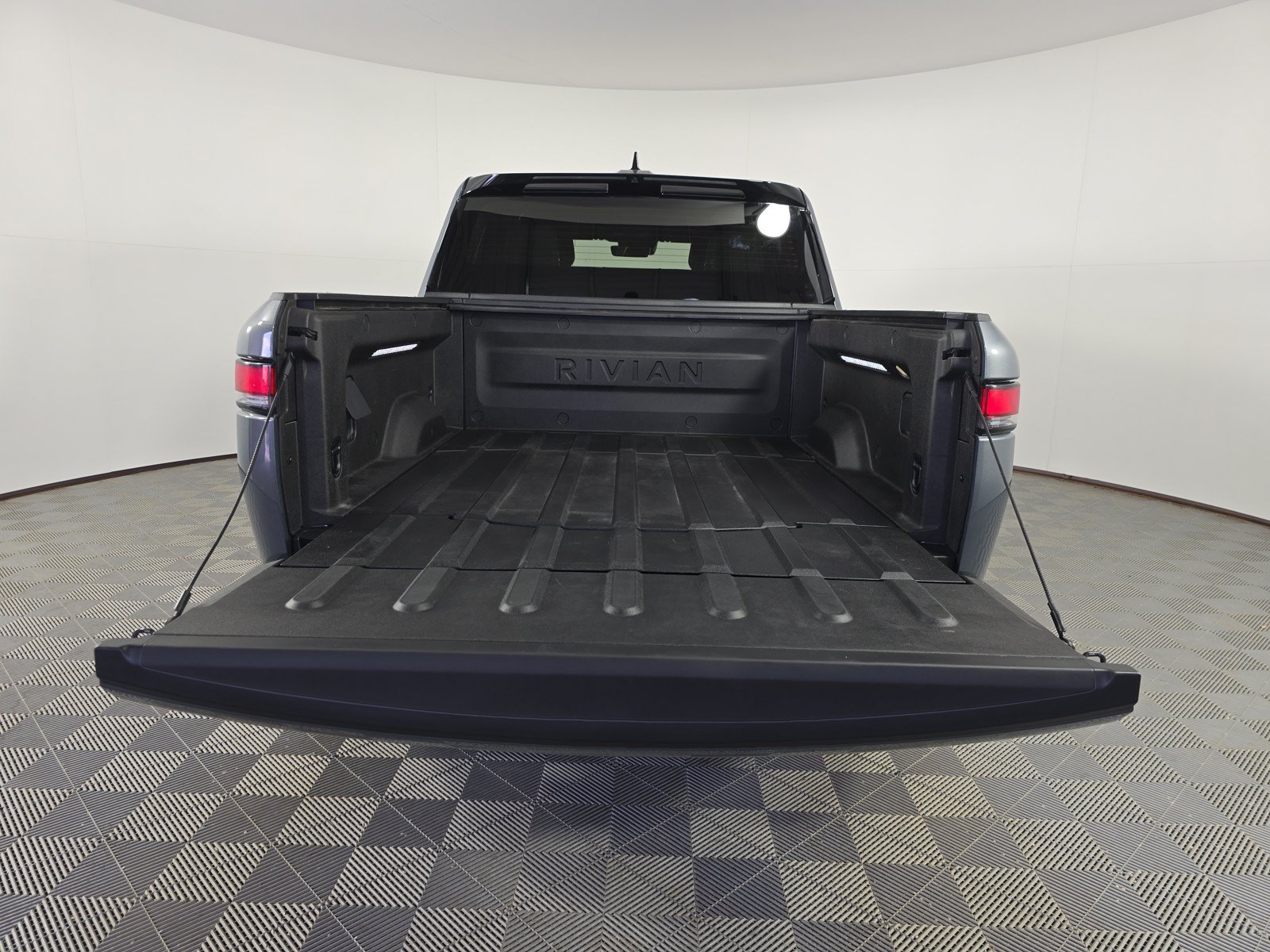 Used 2024 Rivian R1T Adventure AWD/4WD image 15